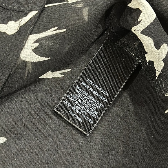 Express Bird Print Sheer Button Up Long Sleeve with Rolled Sleeve Tabs - XS - Picture 9 of 11